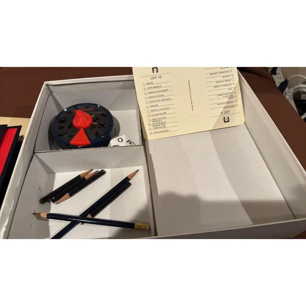 Scattergories Vintage Word Board Game Milton Bradley  1988